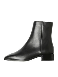 Trendy Boots "gldLIL" in schwarz