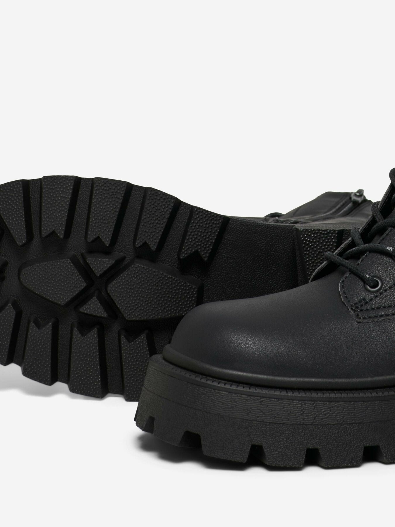 Chunky Boots "gldBANYU" in schwarz