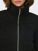 Kurze Teddyjacke "gldSANDRA" in schwarz