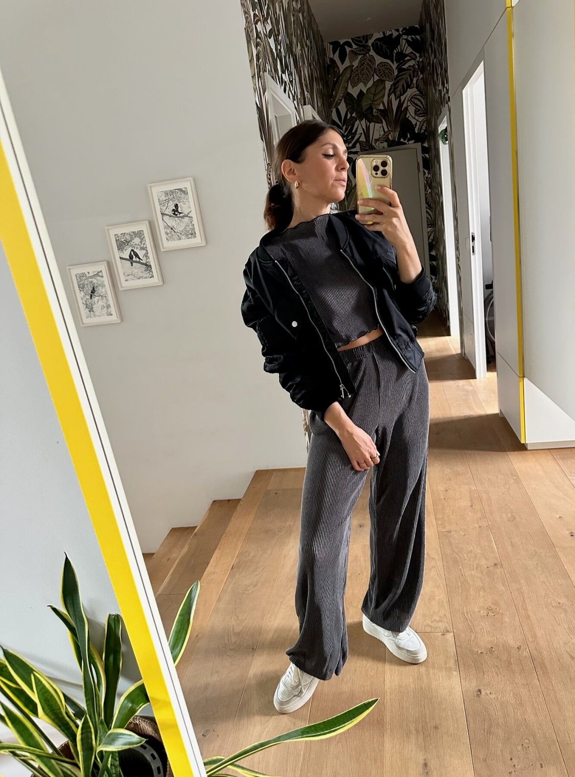 Cropped Top "gldNISHE" in Black
