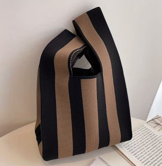 Gestreifte Handtasche „gldNOELA“ in zwei Farben