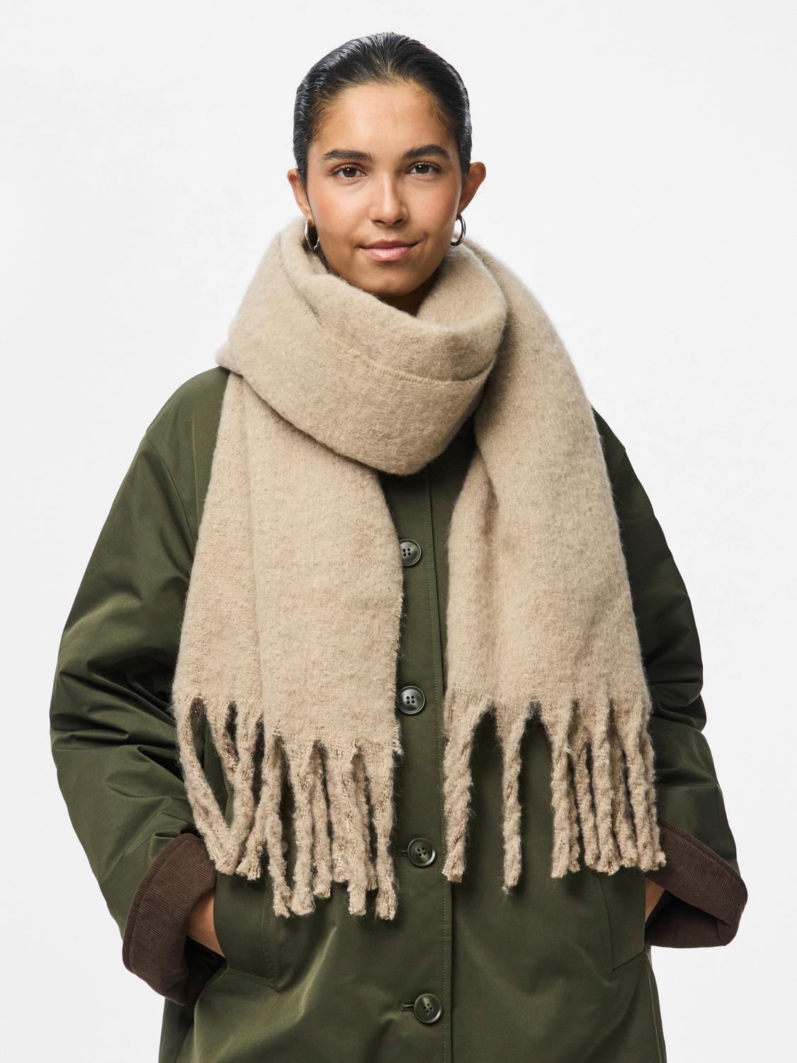 Schal mit Fransen "gldNIKITA" in Silver Mink