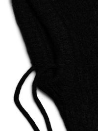 Kuschelige Balaclava „gldNAMBI“ in Schwarz