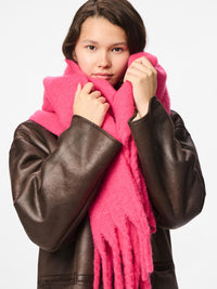 Schal mit Fransen "gldNIKITA" in Beetroot Purple